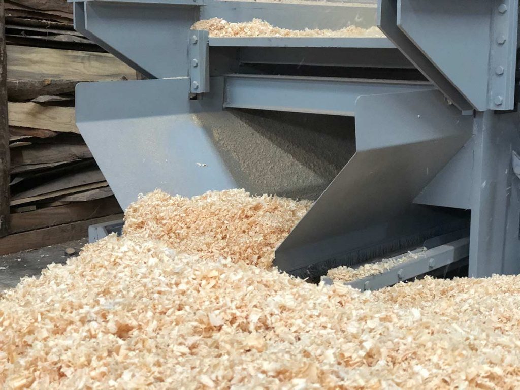 AVB Makina Chick And Chicken Wood Shavings